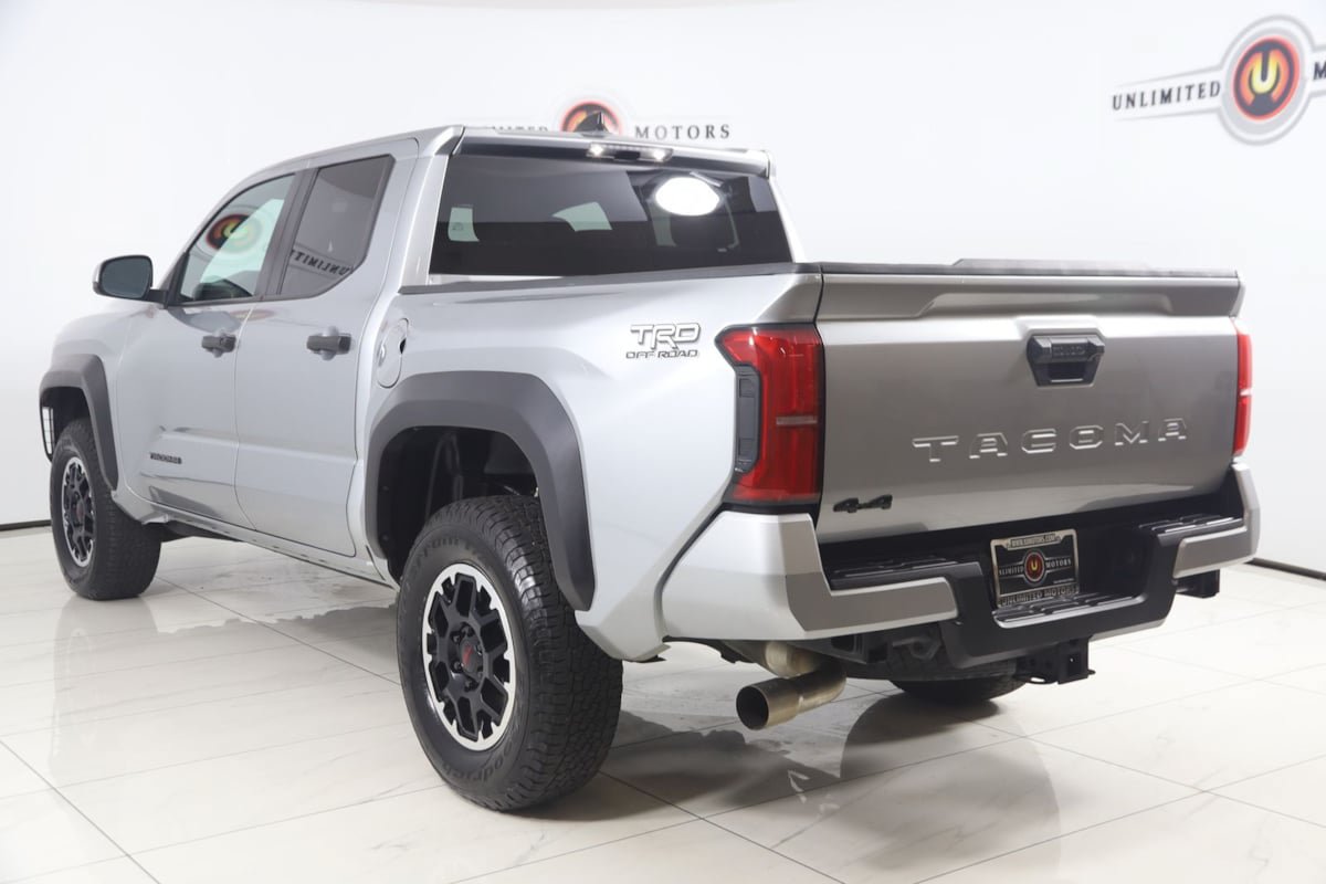 Used 2024 Toyota Tacoma TRD Off-Road AWD/4WD image 4