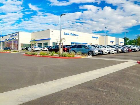 Used 2017 Toyota Camry XSE image 36