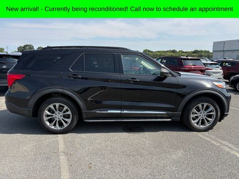 Used 2021 Ford Explorer XLT w/ Equipment Group 202A AWD/4WD image 2