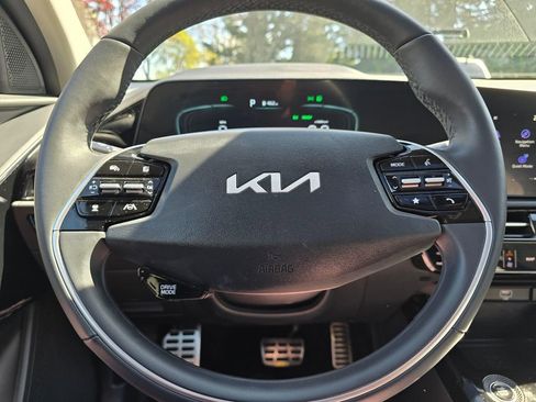 Used 2024 Kia Niro SX Touring FWD image 16