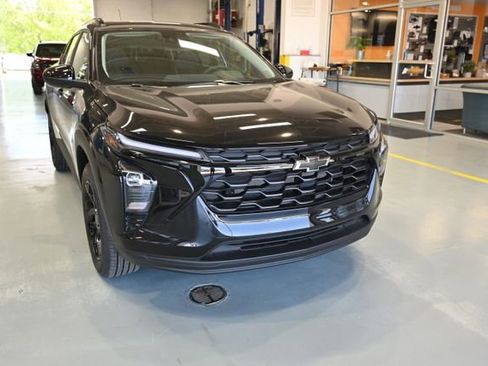 New 2026 Chevrolet Trax LT w/ Driver Confidence Package FWD image 3
