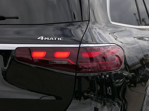 Used 2025 Mercedes-Benz GLS 450 4MATIC image 4