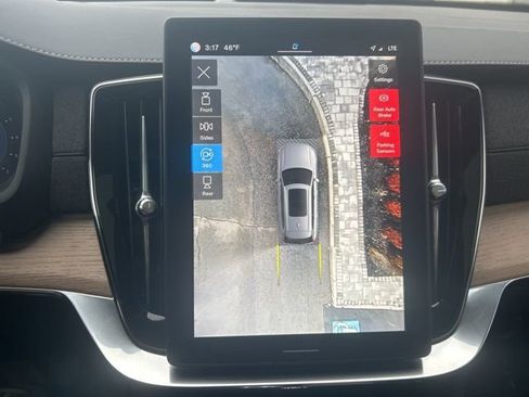 Used 2025 Volvo XC90 B6 Plus image 25