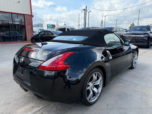 Used 2010 Nissan 370Z Touring w/ Sport Pkg image 4