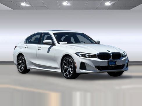 Used 2026 BMW 330i Sedan w/ Premium Package RWD image 7