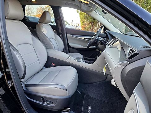 New 2025 INFINITI QX50 Luxe image 17