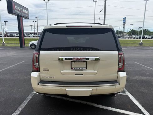 Used 2015 GMC Yukon Denali w/ Premium Package AWD/4WD image 4