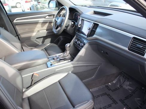 Used 2022 Volkswagen Atlas Cross Sport SEL image 34