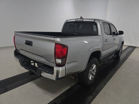 Used 2018 Toyota Tacoma SR5 image 5