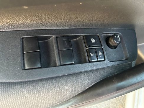 Used 2021 Toyota Corolla LE FWD image 17