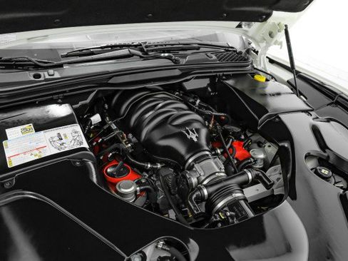 Used 2014 Maserati GranTurismo Sport image 41