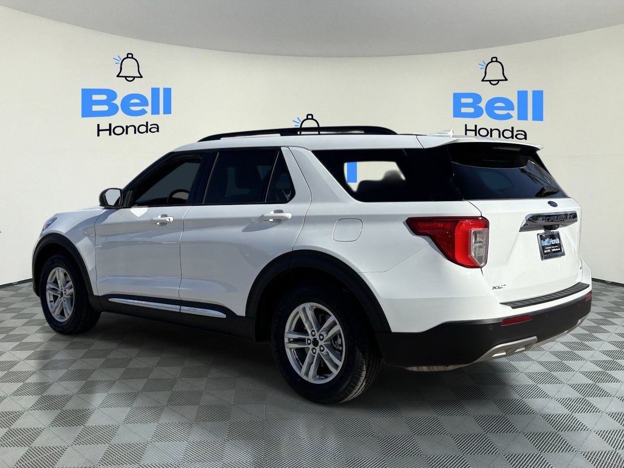Used 2020 Ford Explorer XLT w/ Equipment Group 202A RWD image 3