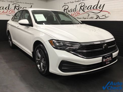 Used 2023 Volkswagen Jetta SE FWD image 3