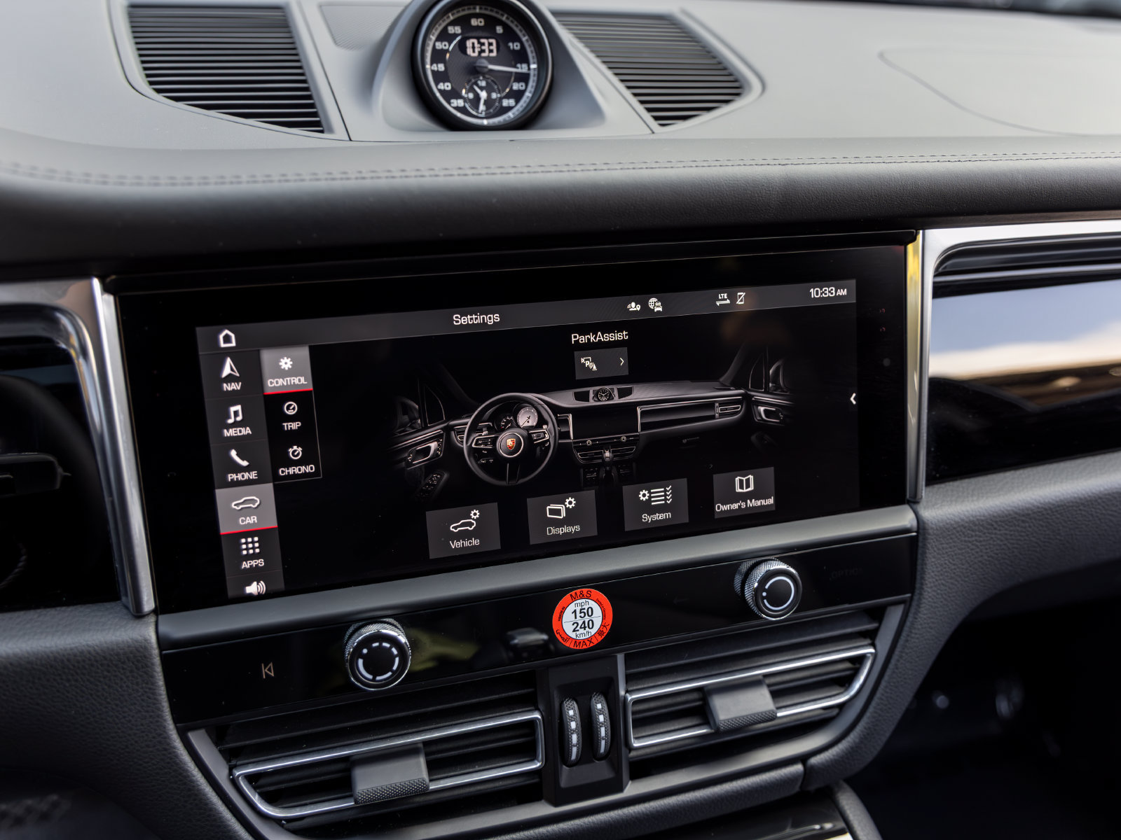 Certified 2025 Porsche Macan Turbo AWD/4WD image 43