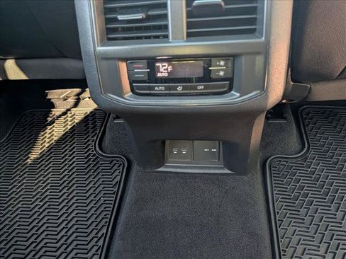 Used 2023 Volkswagen Atlas SE w/ Panoramic Sunroof Package FWD image 16