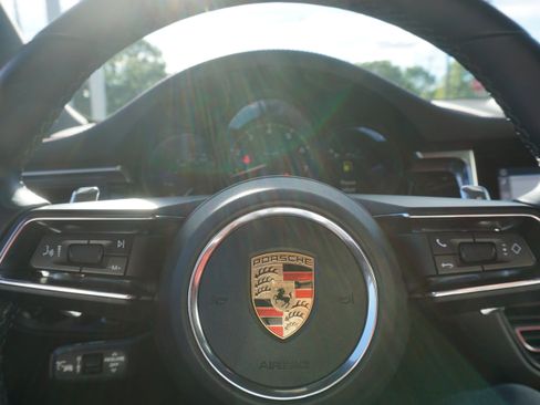 Certified 2024 Porsche Macan AWD/4WD image 22