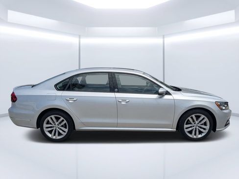 Used 2019 Volkswagen Passat 2.0T Wolfsburg FWD image 2