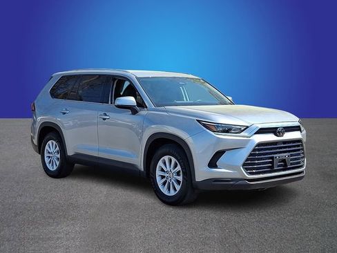 Used 2025 Toyota Grand Highlander AWD image 3