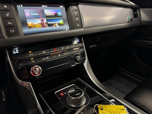 Used 2016 Jaguar XF R-Sport image 26