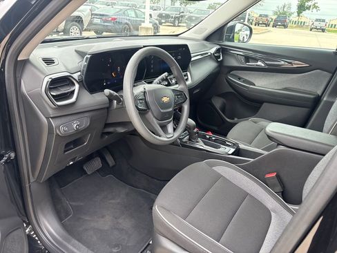 Used 2025 Chevrolet TrailBlazer LT FWD image 6
