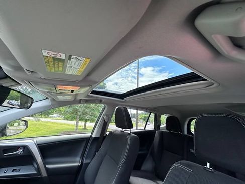 Used 2018 Toyota RAV4 XLE AWD/4WD image 13