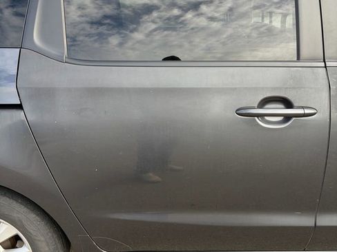 Used 2017 Kia Sedona LX w/ LX Essentials Premium Package image 16