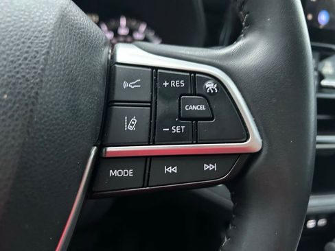 Used 2023 Toyota Highlander LE image 20