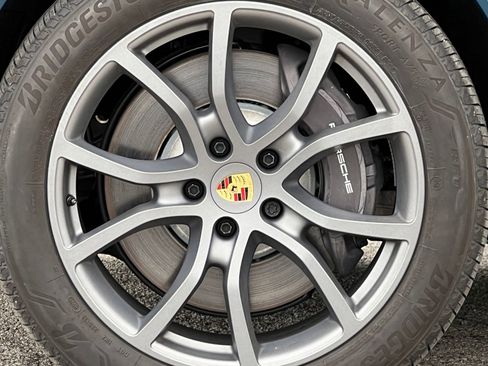 Certified 2024 Porsche Cayenne w/ Premium Package AWD/4WD image 13