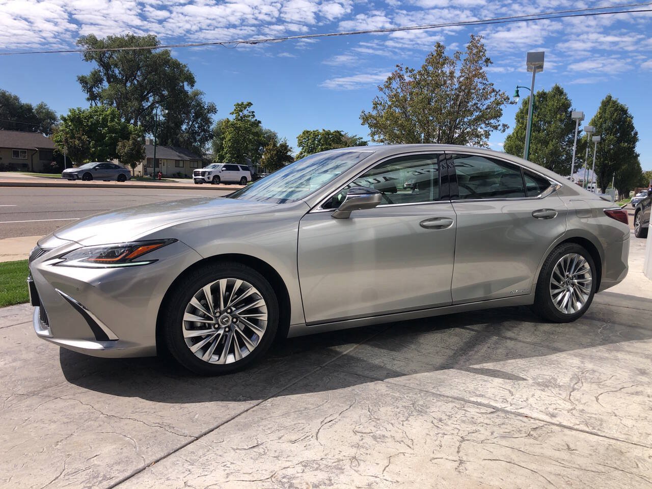 Used 2021 Lexus ES 300h w/ Accessory Package 2 FWD image 4