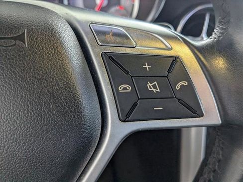 Used 2014 Mercedes-Benz SLK 250 image 15