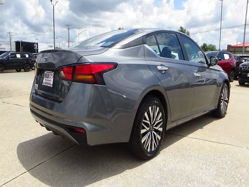Used 2025 Nissan Altima 2.5 SV FWD image 6