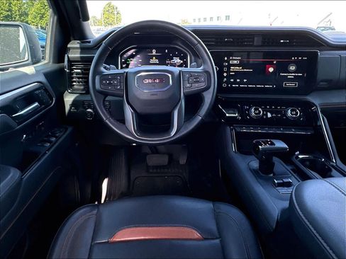 Used 2025 GMC Sierra 1500 AT4 w/ Technology Package AWD/4WD image 12