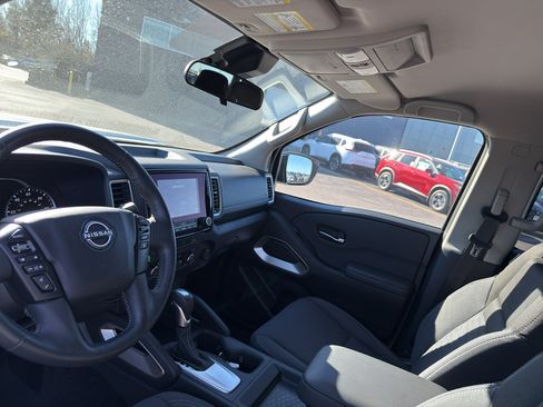Certified 2024 Nissan Frontier SV w/ Hardbody Edition image 25