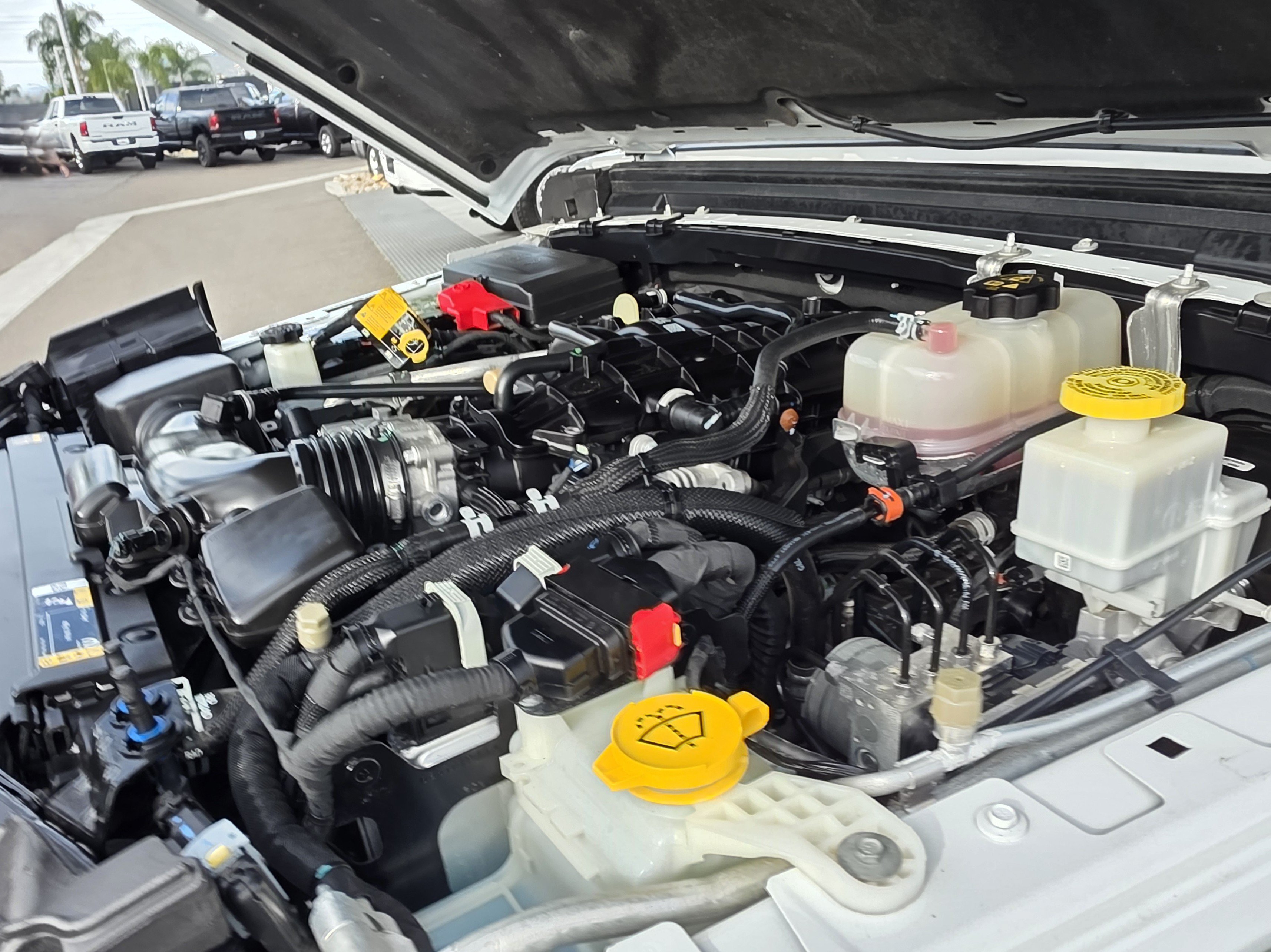 Certified 2023 Jeep Gladiator Sport AWD/4WD image 19