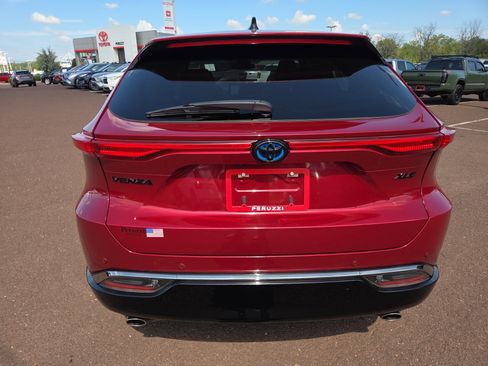 Certified 2023 Toyota Venza XLE image 4