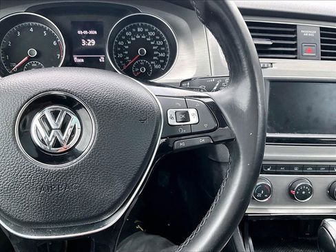 Used 2017 Volkswagen Golf SE image 17