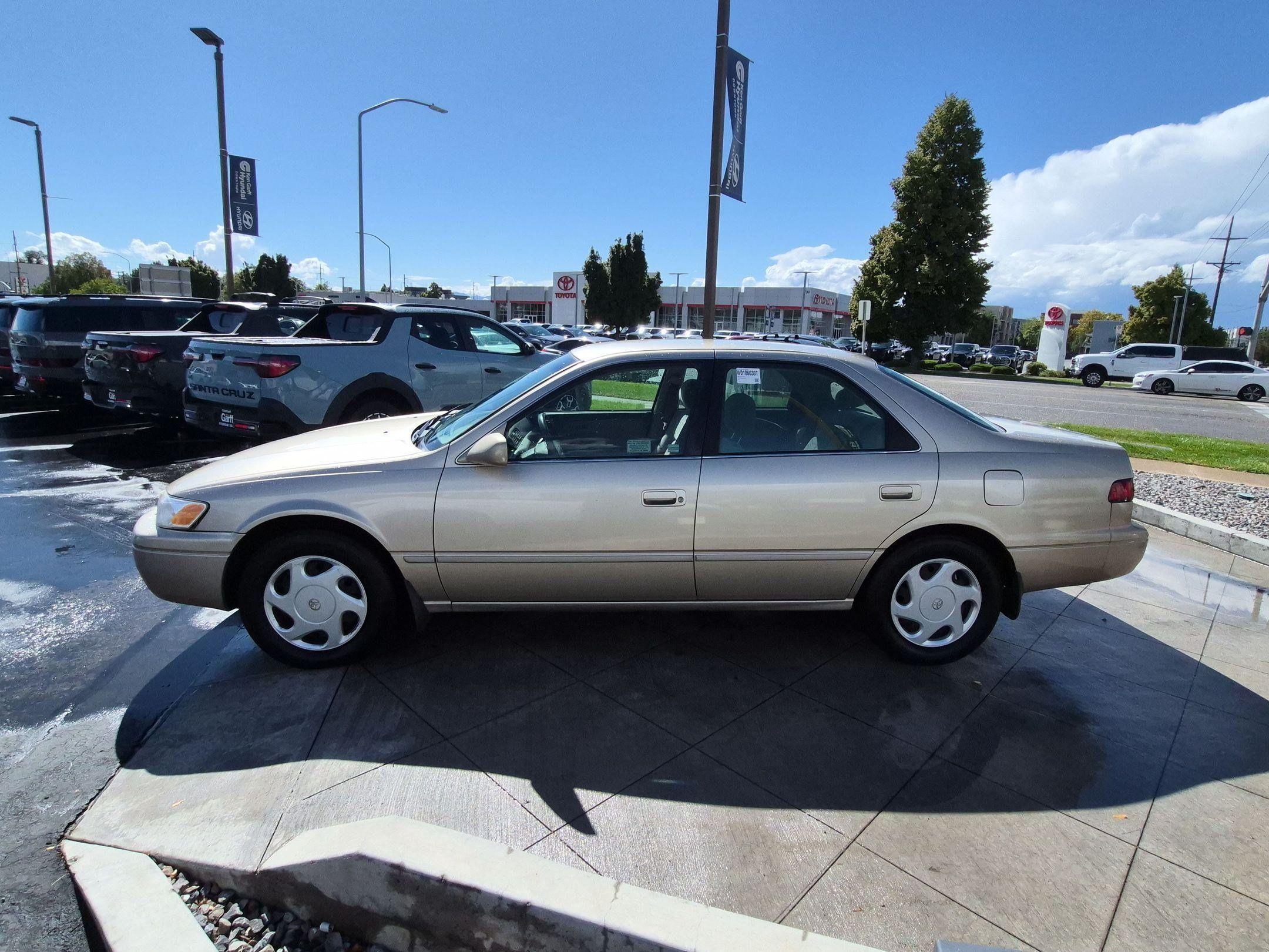 Used 1998 Toyota Camry LE FWD image 9