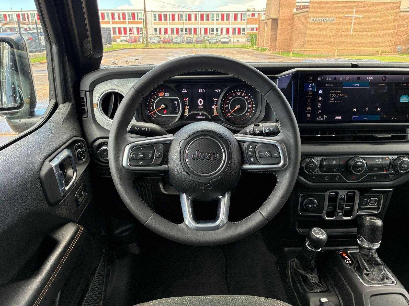 Used 2025 Jeep Wrangler Unlimited Sahara AWD/4WD image 33