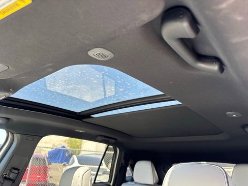 Used 2025 Jeep Wagoneer S Limited image 16