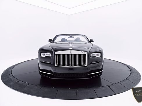 Used 2019 Rolls-Royce Dawn RWD image 27