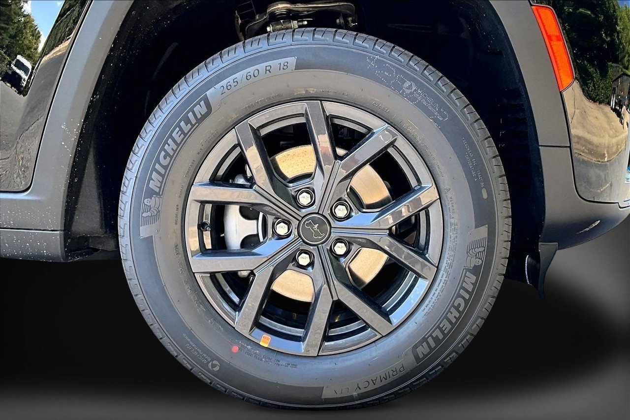 New 2027 Jeep Grand Cherokee Altitude RWD image 32