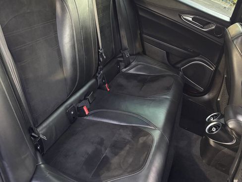 Used 2018 Alfa Romeo Giulia Quadrifoglio w/ Driver Assist Dynamic Package image 24