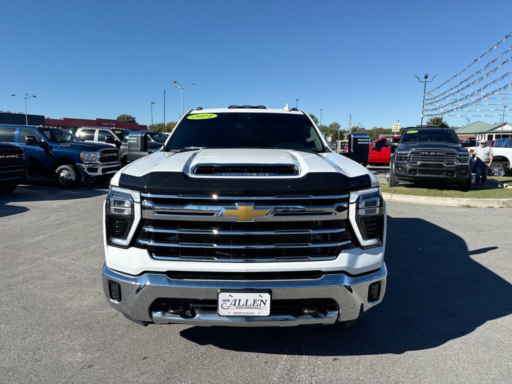 Used 2024 Chevrolet Silverado 3500 LTZ w/ LTZ Convenience Package AWD/4WD image 8