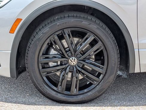 Used 2022 Volkswagen Tiguan SE R-Line FWD image 11