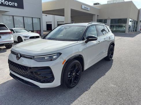 New 2026 Volkswagen Tiguan SE R-Line image 3