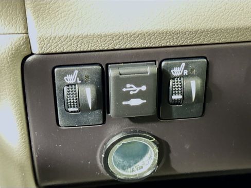 Used 2019 Toyota Sienna XLE image 18