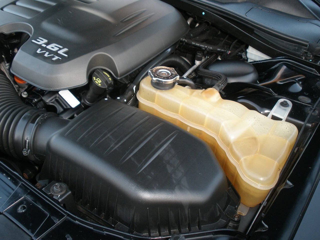 Used 2012 Dodge Challenger SXT Plus RWD image 13
