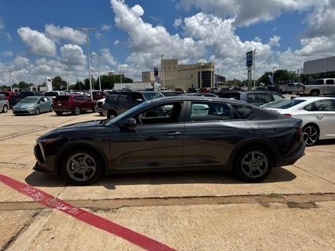 Used 2025 Kia K4 FWD image 2
