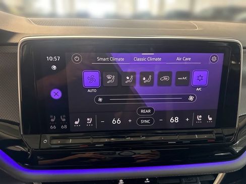 Used 2025 Volkswagen Atlas Peak Edition SE AWD/4WD image 18