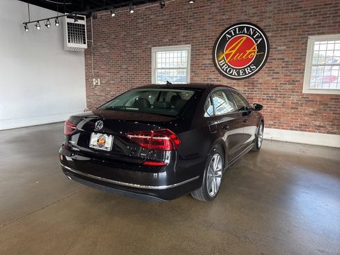 Used 2018 Volkswagen Passat 2.0T R-Line image 15